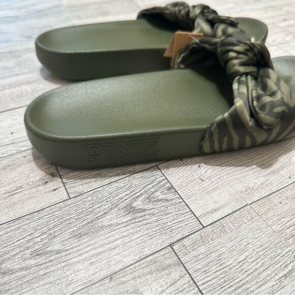 NWT VS PINK ANIMAL PRINT BOW SLIDES - Picture 3 of 7